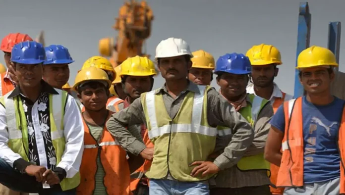 केंद्र सरकार ने फिक्स्ड टर्म कर्मचारियों के लिए ग्रेच्युटी की पात्रता अवधि 5 वर्ष से घटाकर 1 वर्ष की