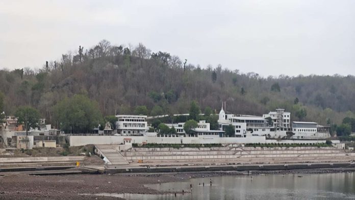 ओंकारेश्वर के मार्कण्डेय सन्यास आश्रम द्वारा आयोजित सामूहिक विवाह समारोह